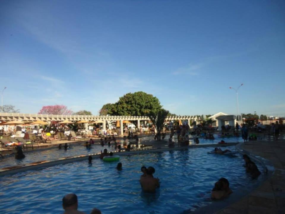 Lacqua diroma com fogão, geladeira, micro-ondas, Park aquático 24h, acomoda até 5 pessoas Caldas Novas Exterior foto