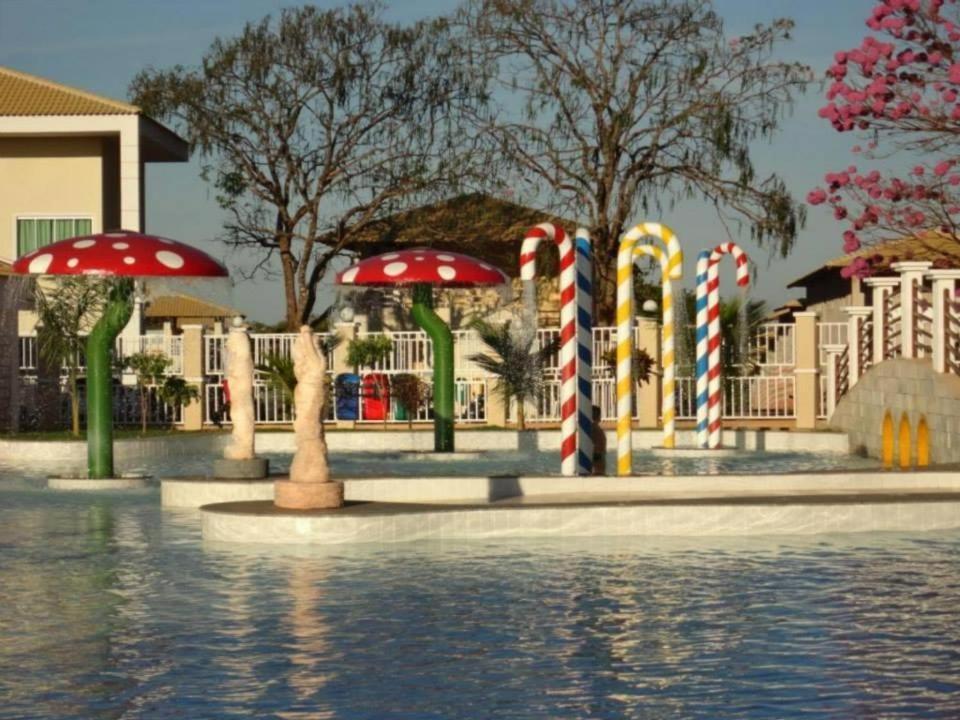 Lacqua diroma com fogão, geladeira, micro-ondas, Park aquático 24h, acomoda até 5 pessoas Caldas Novas Exterior foto