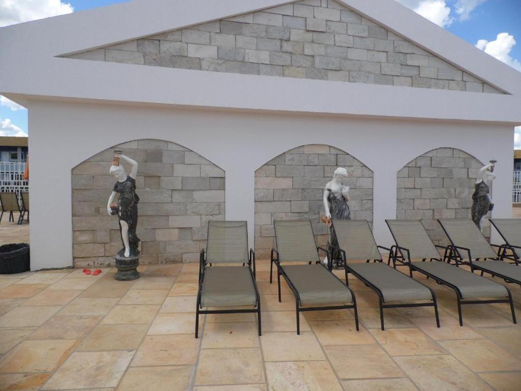 Lacqua diroma com fogão, geladeira, micro-ondas, Park aquático 24h, acomoda até 5 pessoas Caldas Novas Exterior foto