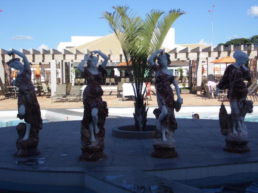 Lacqua diroma com fogão, geladeira, micro-ondas, Park aquático 24h, acomoda até 5 pessoas Caldas Novas Exterior foto
