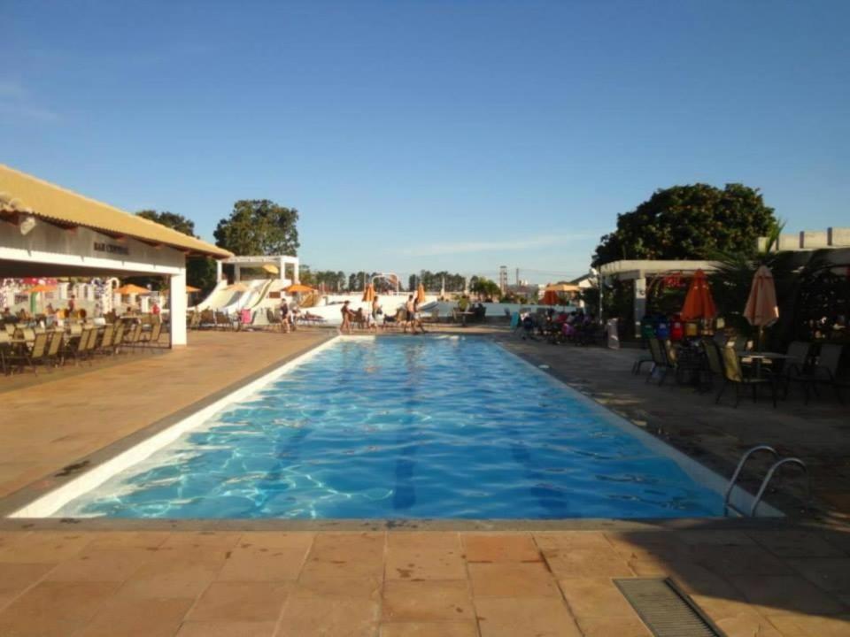 Lacqua diroma com fogão, geladeira, micro-ondas, Park aquático 24h, acomoda até 5 pessoas Caldas Novas Exterior foto