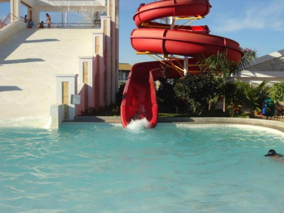 Lacqua diroma com fogão, geladeira, micro-ondas, Park aquático 24h, acomoda até 5 pessoas Caldas Novas Exterior foto