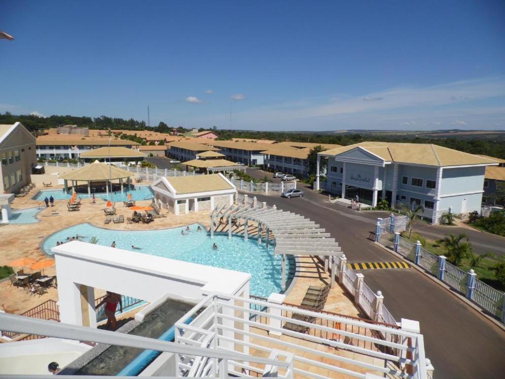 Lacqua diroma com fogão, geladeira, micro-ondas, Park aquático 24h, acomoda até 5 pessoas Caldas Novas Exterior foto