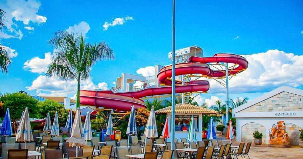 Lacqua diroma com fogão, geladeira, micro-ondas, Park aquático 24h, acomoda até 5 pessoas Caldas Novas Exterior foto