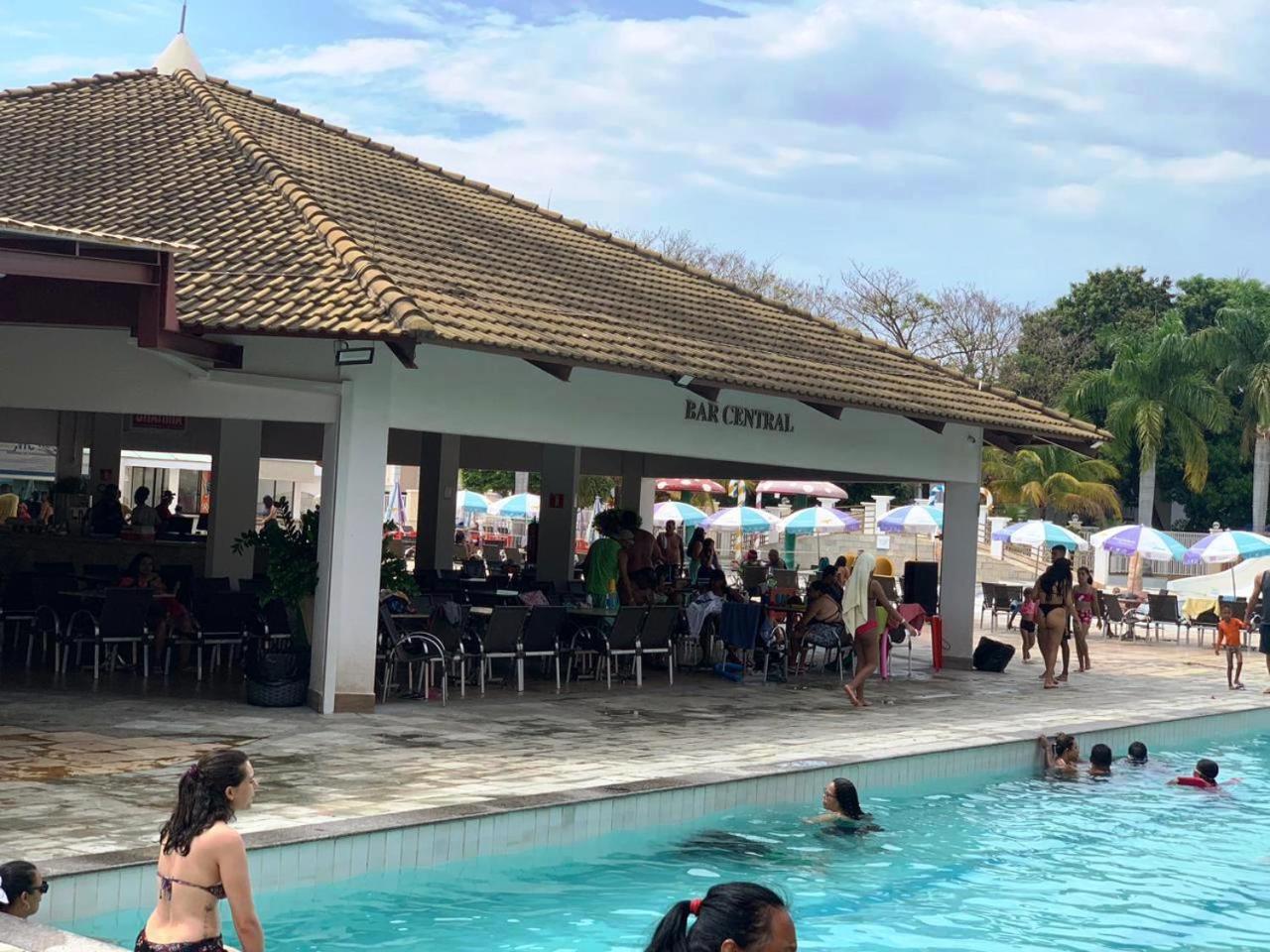 Lacqua diroma com fogão, geladeira, micro-ondas, Park aquático 24h, acomoda até 5 pessoas Caldas Novas Exterior foto