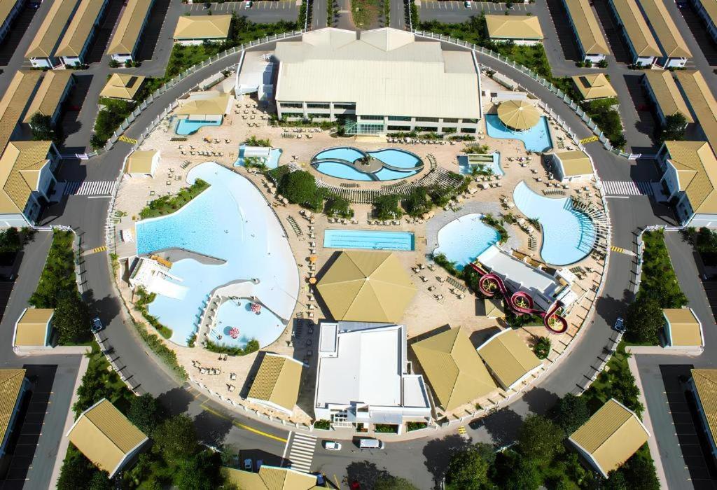 Lacqua diroma com fogão, geladeira, micro-ondas, Park aquático 24h, acomoda até 5 pessoas Caldas Novas Exterior foto