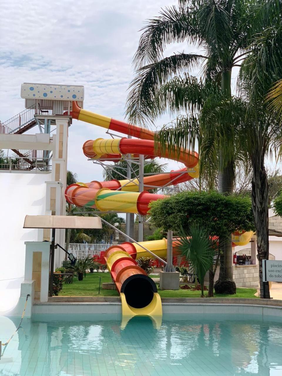 Lacqua diroma com fogão, geladeira, micro-ondas, Park aquático 24h, acomoda até 5 pessoas Caldas Novas Exterior foto