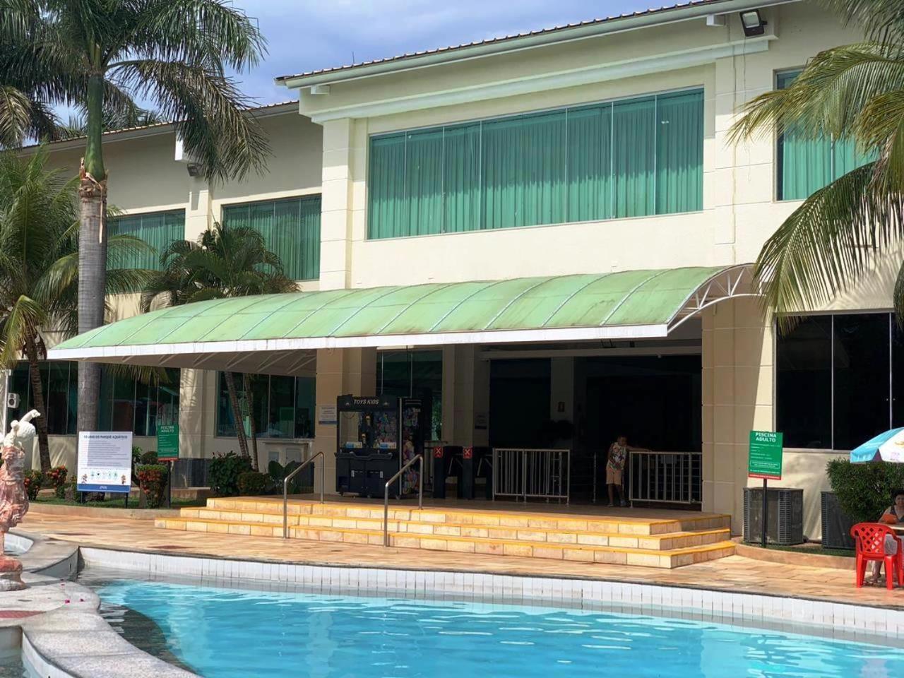 Lacqua diroma com fogão, geladeira, micro-ondas, Park aquático 24h, acomoda até 5 pessoas Caldas Novas Exterior foto