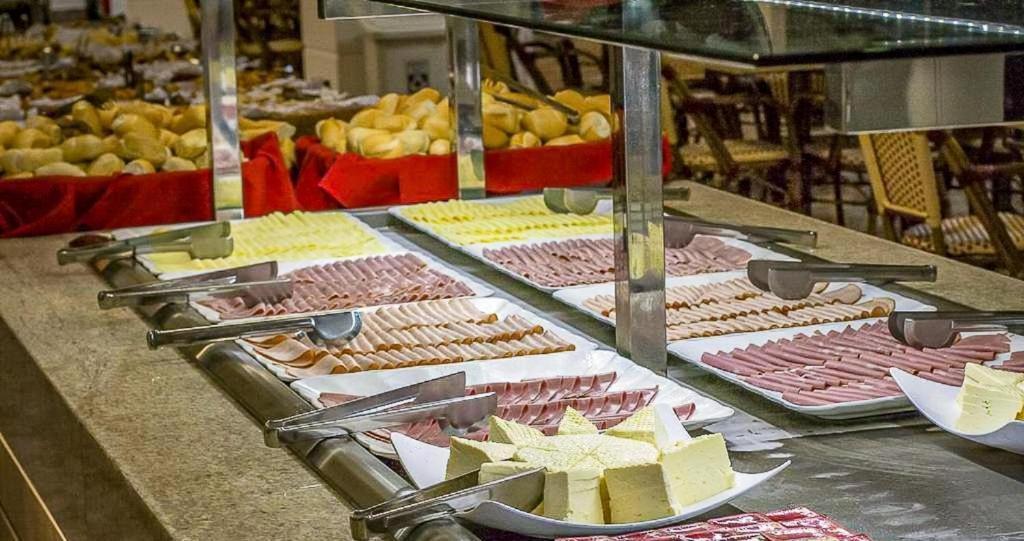 Lacqua diroma com fogão, geladeira, micro-ondas, Park aquático 24h, acomoda até 5 pessoas Caldas Novas Exterior foto