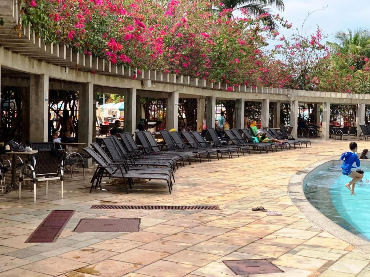 Lacqua diroma com fogão, geladeira, micro-ondas, Park aquático 24h, acomoda até 5 pessoas Caldas Novas Exterior foto