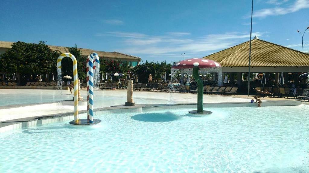 Lacqua diroma com fogão, geladeira, micro-ondas, Park aquático 24h, acomoda até 5 pessoas Caldas Novas Exterior foto