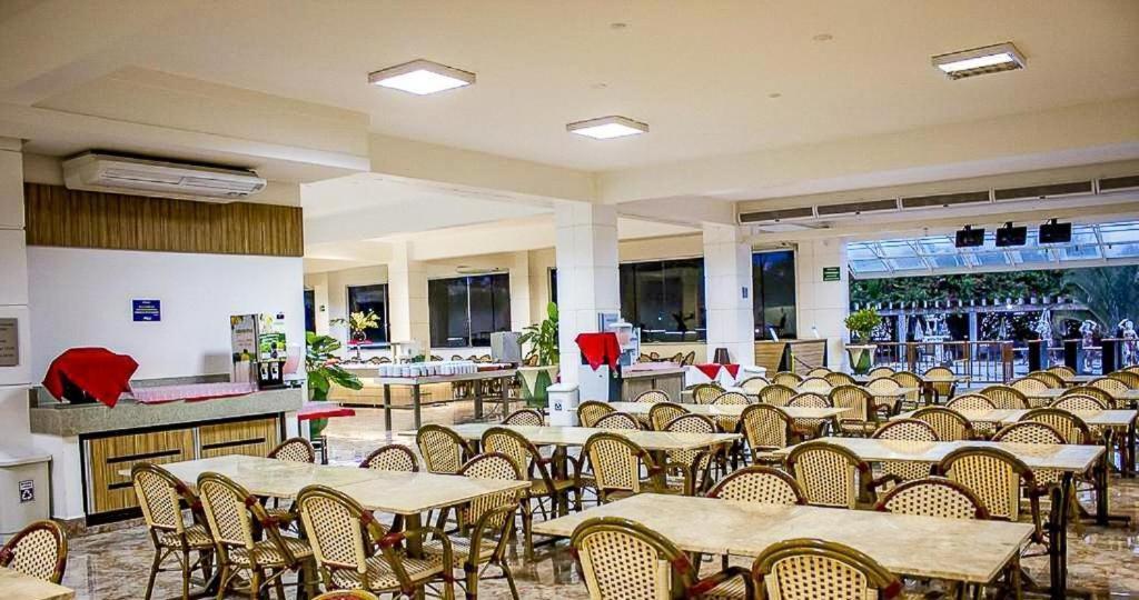 Lacqua diroma com fogão, geladeira, micro-ondas, Park aquático 24h, acomoda até 5 pessoas Caldas Novas Exterior foto