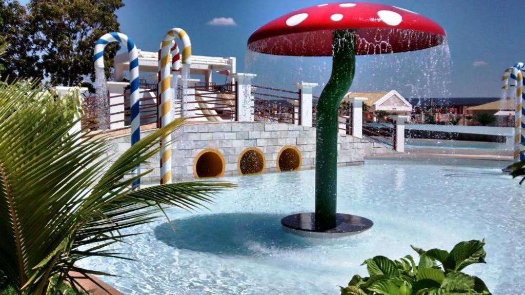 Lacqua diroma com fogão, geladeira, micro-ondas, Park aquático 24h, acomoda até 5 pessoas Caldas Novas Exterior foto