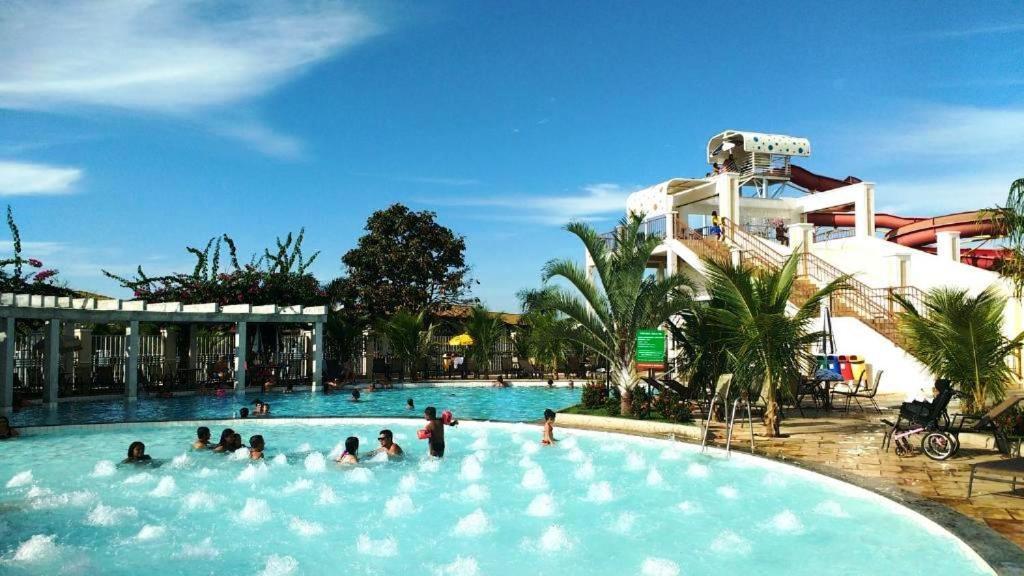 Lacqua diroma com fogão, geladeira, micro-ondas, Park aquático 24h, acomoda até 5 pessoas Caldas Novas Exterior foto